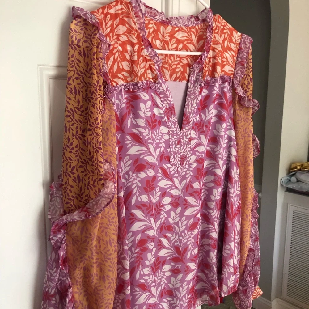 New: Hale Bop. Vana Silk Top. Size Small
